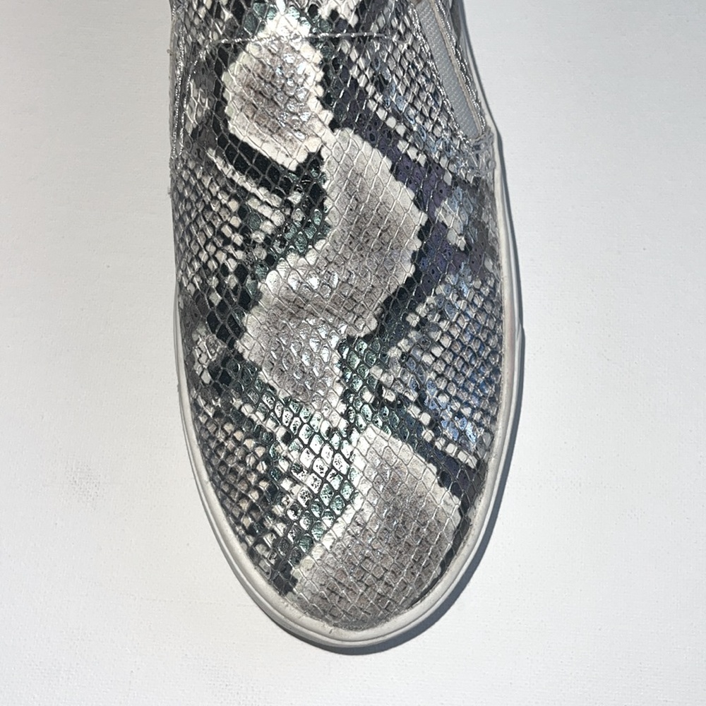 NWOT NATURALIZER AILEEN MERMAID SNAKE PRINT SNEAKERS 7.5 MED DISPLAY PAIR - Picture 6 of 14